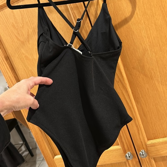 V Neck Front Ruffle Ribbed Texture One Piece Swimsuit Women size M - Picture 4 of 11